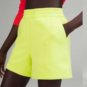 Lululemon Women Sz 4 Loungeful High-Rise Fleece Short 4" Electric Lemon‎